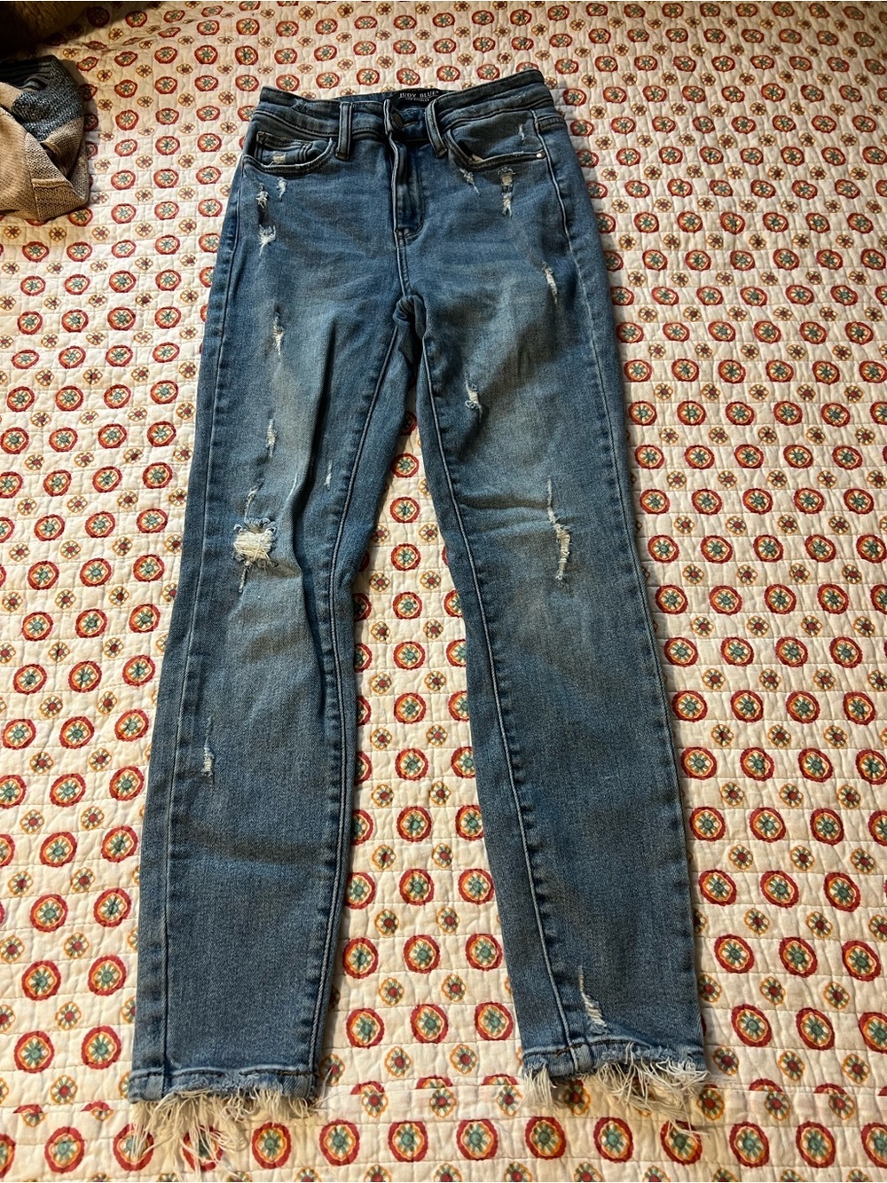 EUC Judy Blue Relaxed Fit Distressed Jeans size 1/25